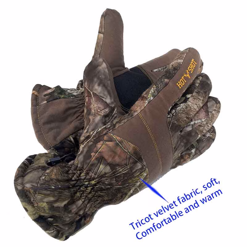 Camouflage hunting gloves are very practical