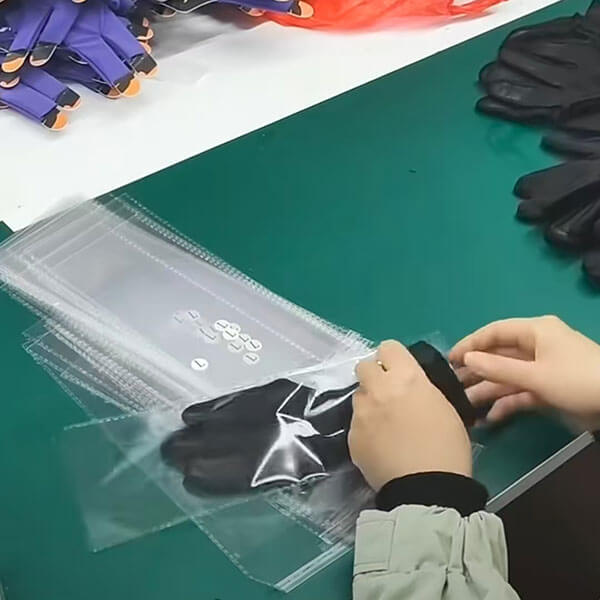 تغليف القفازات