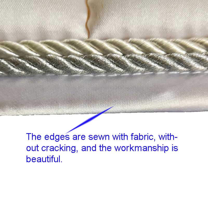 White saddle pad edge detail picture